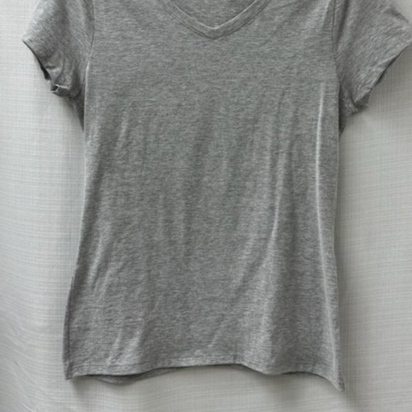 Hanes V-Neck Shirt and Tank Top  Pack of 2 -NWOT - Picture 2 of 6
